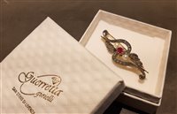 San Stino Di Livenza - Via Roma, 7 - Spilla Guerretta Gioielli Donna SPILLA ORO E PIETRE NATURALI in Oro giallo Rubino GUERR162 - GUERR162